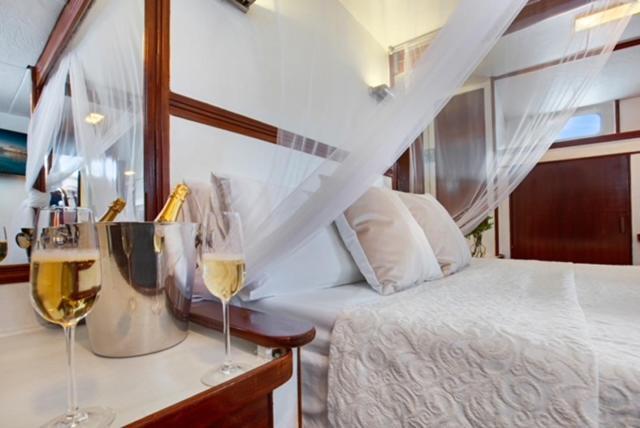Hotel Charming Boat In Barcelona - Perfect Getaway Sant Adrià de Besòs Exterior foto